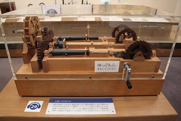 Photo:Model of boring machine of cannons