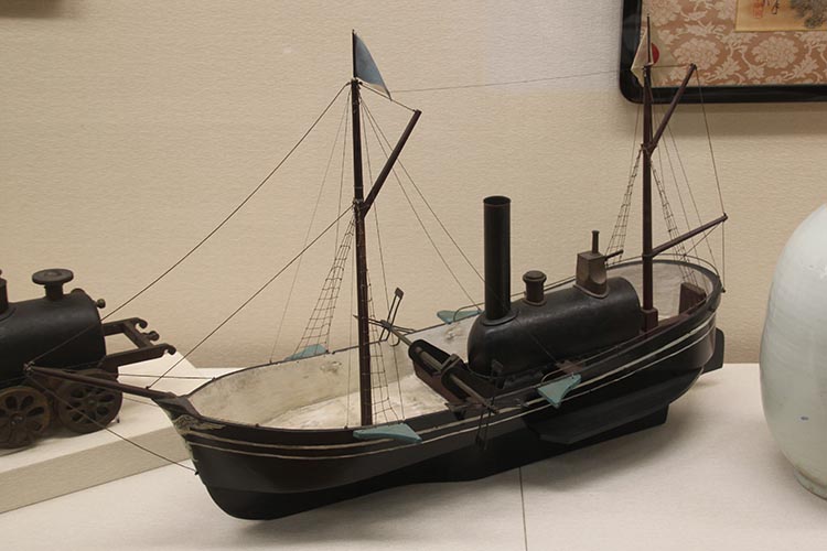 Photo:Model of steamboat (paddle steamer)
