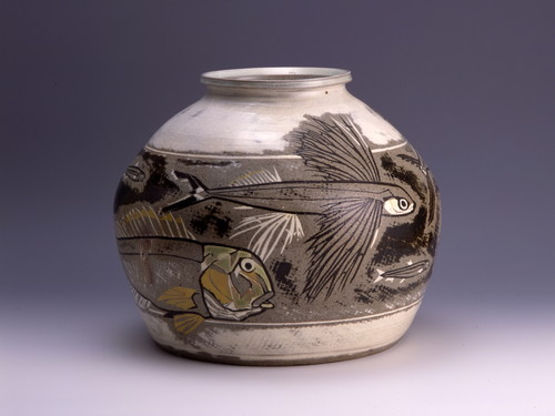 Karatsu paddled jar with inlaid fish design