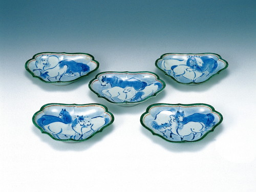 Irregular-shaped dish with horses design in overglaze polychrome enamels