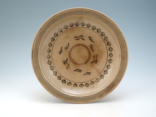 Large dish with inlaid crane and cloud design, <i>Kenjo-garatsu</i> Style