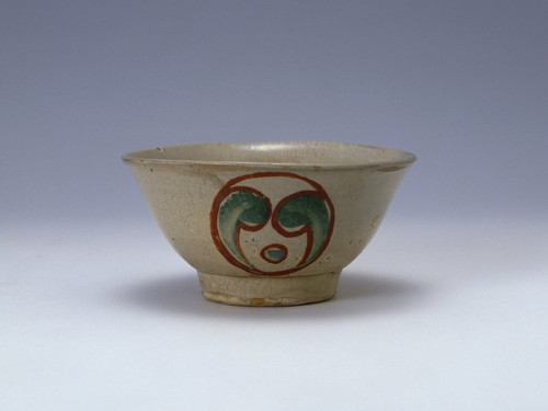 Bowl with commas design in overglaze polychrome enamels