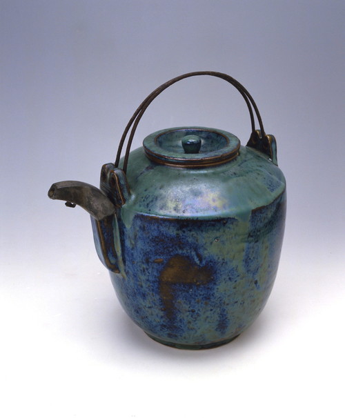 <i>Tākū</i> teapot in copper green glaze