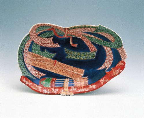Dish with bow and arrow for exorcising ceremony, and long paper strips design in overglaze polychrome enamels