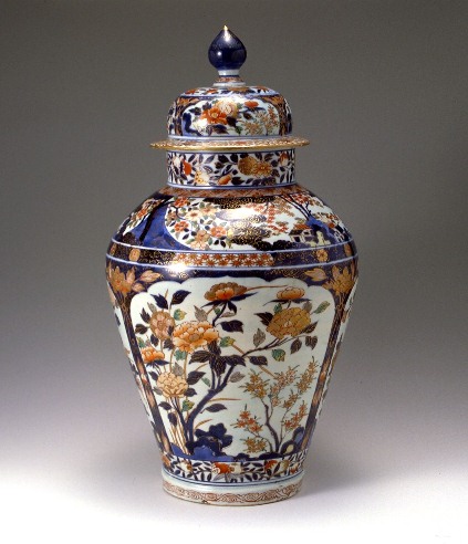 Large lidded jar with hydrangea, chrysanthemum, and peony design in overglaze polychrome enamels