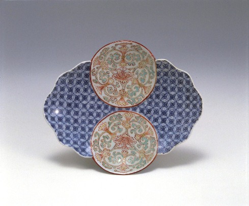 Irregular-shaped dish with stylized flower design in overglaze polychrome enamels