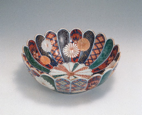 Chrysanthemum flower-shaped bowl with chrysanthemum flower, stylized flower, rhombic flower pattern, and cloud design in overglaze polychrome enamels