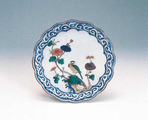 Lobed dish with bird and chrysanthemum design in overglaze polychrome enamel