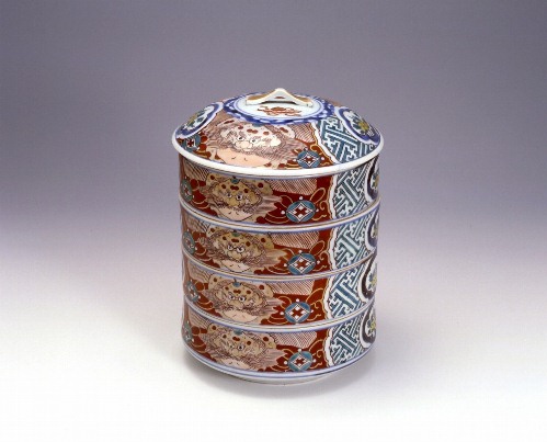 Stacking box with Chinese lion and meander pattern design in overglaze polychrome enamels