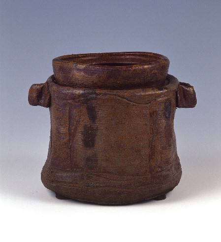 Eared water jar in brown glaze, known as 'Shiba-no-iori'