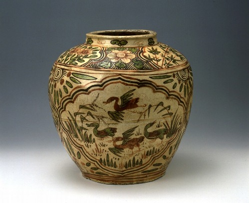 Jar with wild goose and reeds design in overglaze polychrome enamels