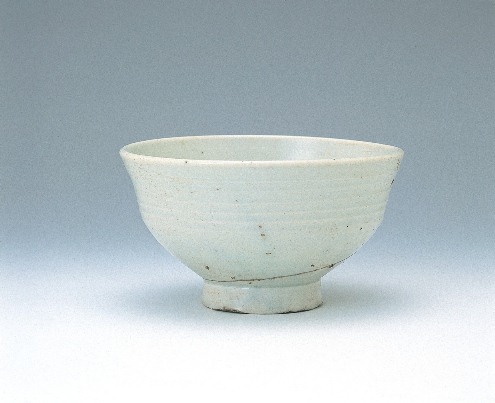 Bowl in white porcelain