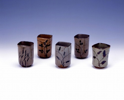 <i>Mukozuke</i> cups with grass design in underglaze iron brown, <i>Egaratsu</i> type