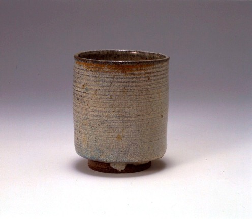 Cylindrical tea bowl in straw-ash glaze