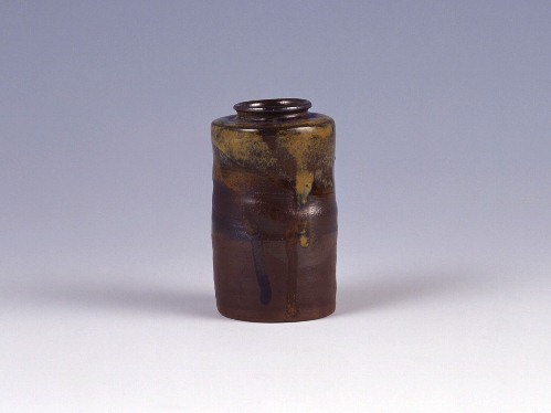 Tea container in brown glaze, <i>Katatsuki</i> style