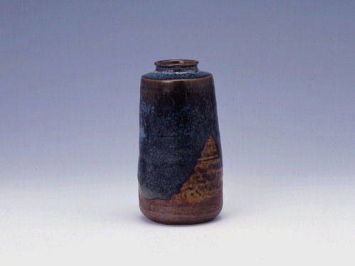 Tea container in brown glaze, <i>Katatsuki</i> style