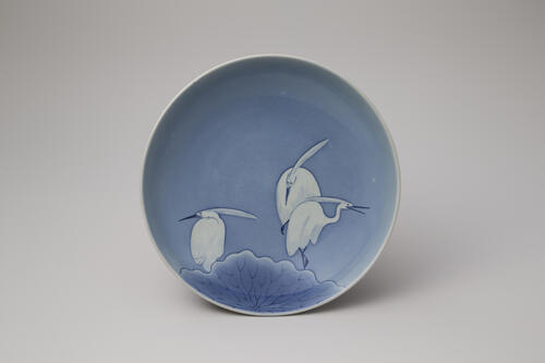 Large tripod dish with heron design in underglaze cobalt blue　