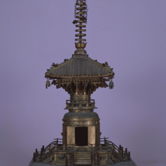 美術館特集展示　重文・実相院の金銅宝塔と金工の名品