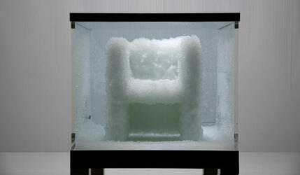 吉岡徳仁《VENUS-Natural crystal armchair》